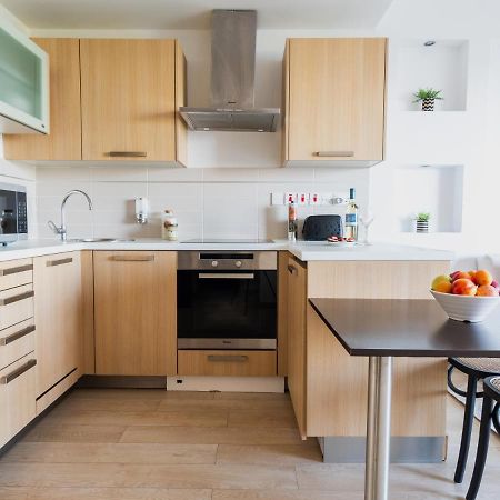 Sanders Ermitage On The Beach - Delightful 1-Bedroom Apartment With Sea View Lemesós Eksteriør bilde